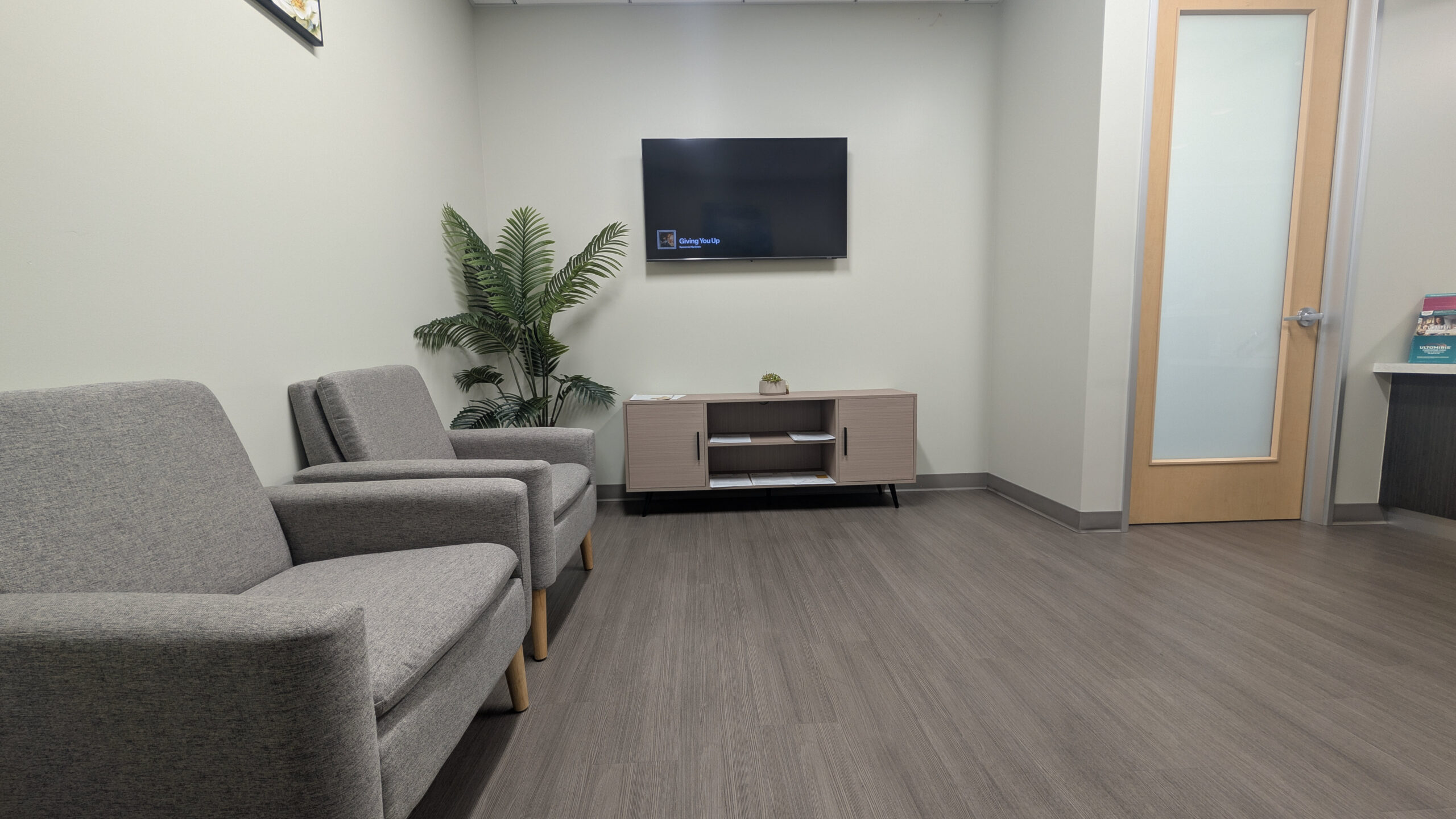 The lobby and waiting area at California Infusion Centers in Arcadia
